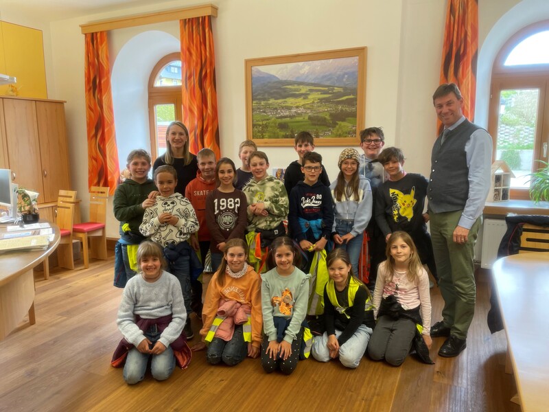 kw17 dritte klasse volksschule auf besuch im gemeindeamt